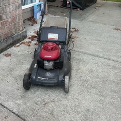 Honda Lawnmower That Needs A Little Repair