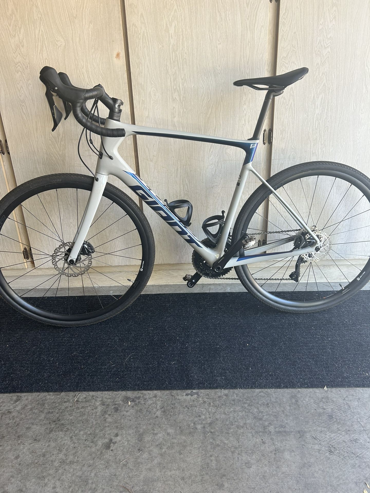 Giant Road Bike.