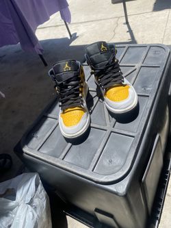 AIR JORDAN 1 Mid University gold