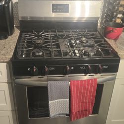 Frigidaire -Gas Stove with 5 burners