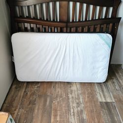 Baby Crib /  Daybed / Solid Wood / New Mattress