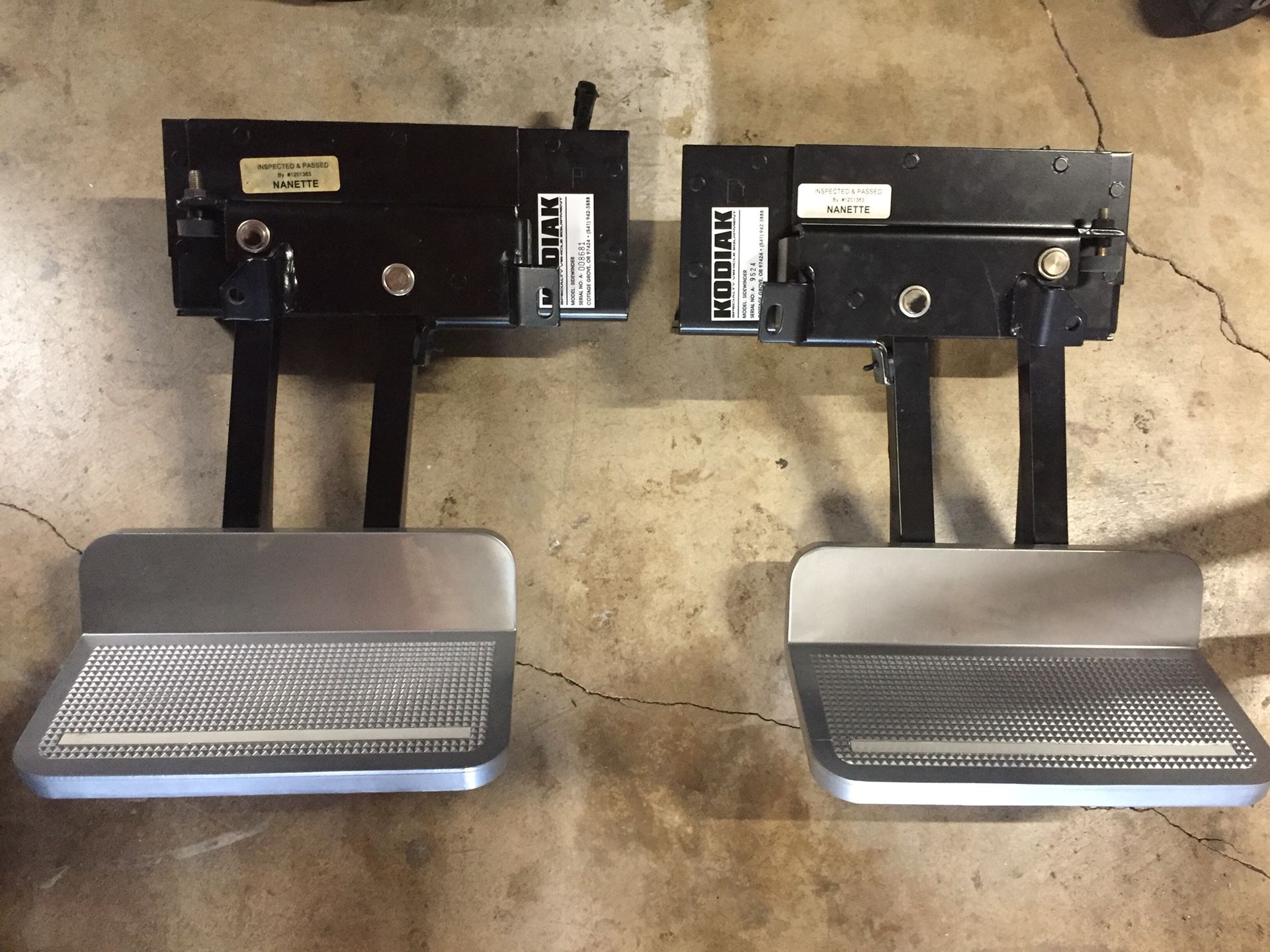 Kodiak sidewinder retractable side steps for Truck