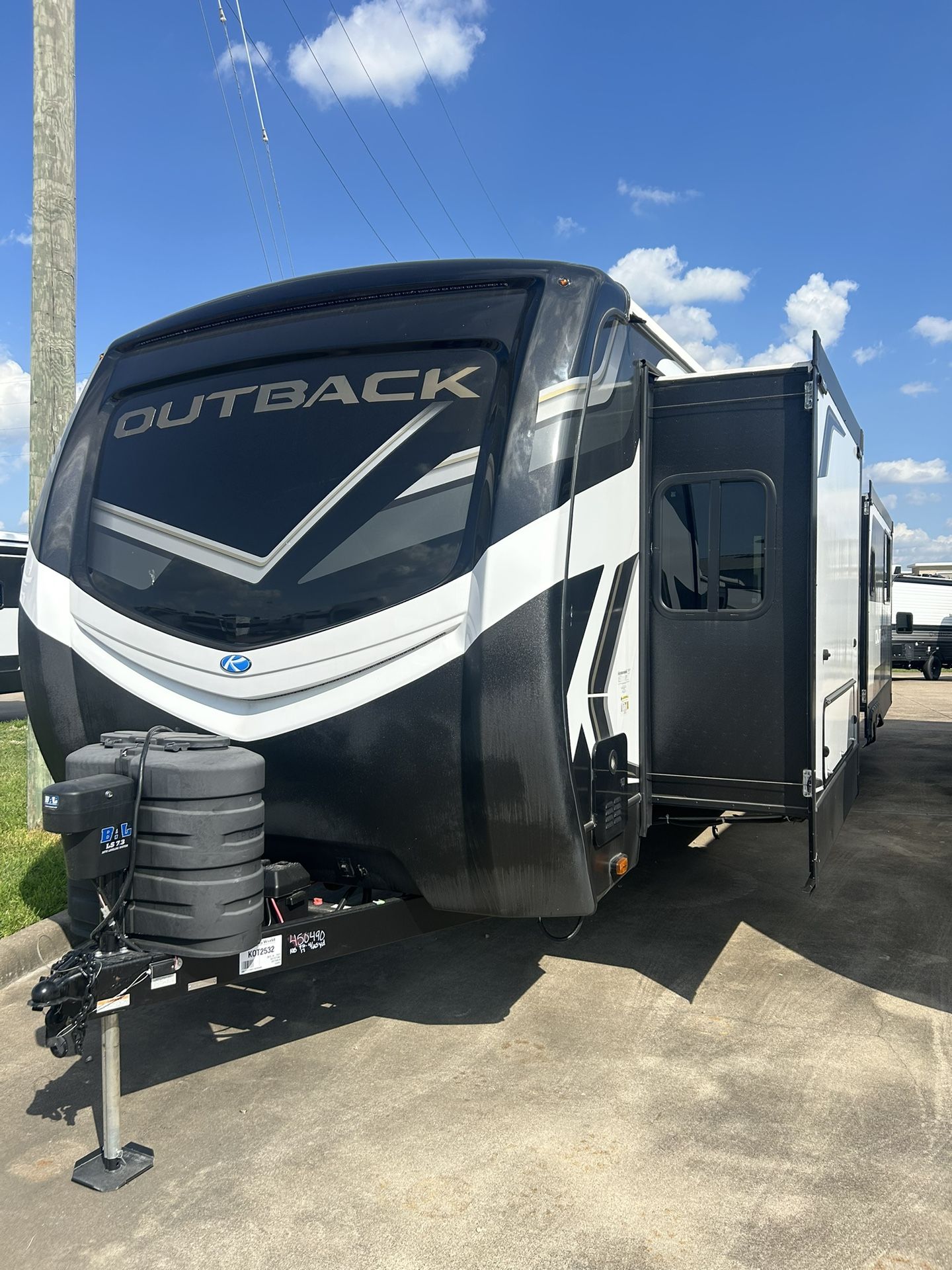 2025 Outback 330RL