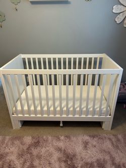 Baby/Toddler crib WITH mattress