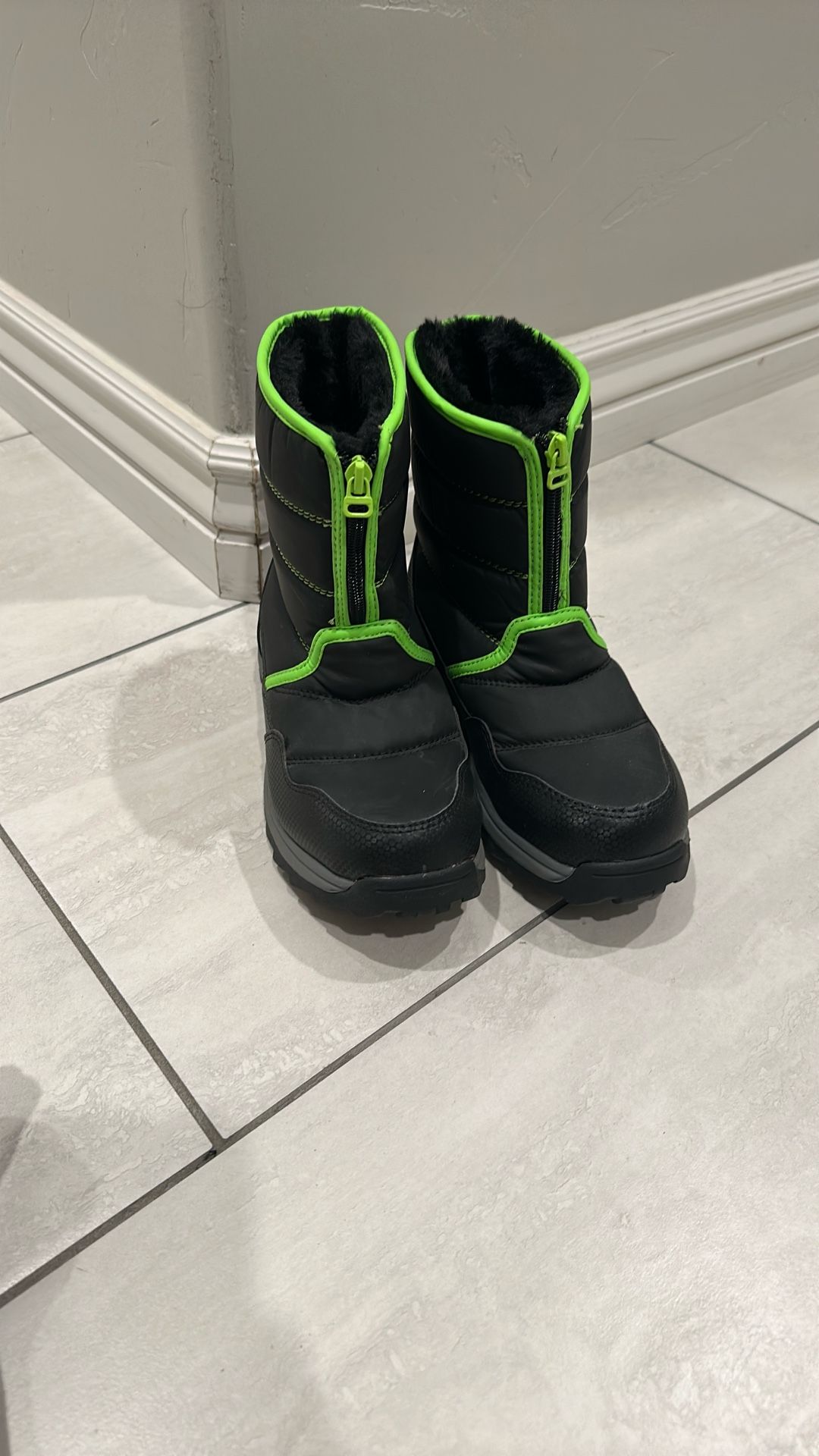 Snow Boots Boys Size 5