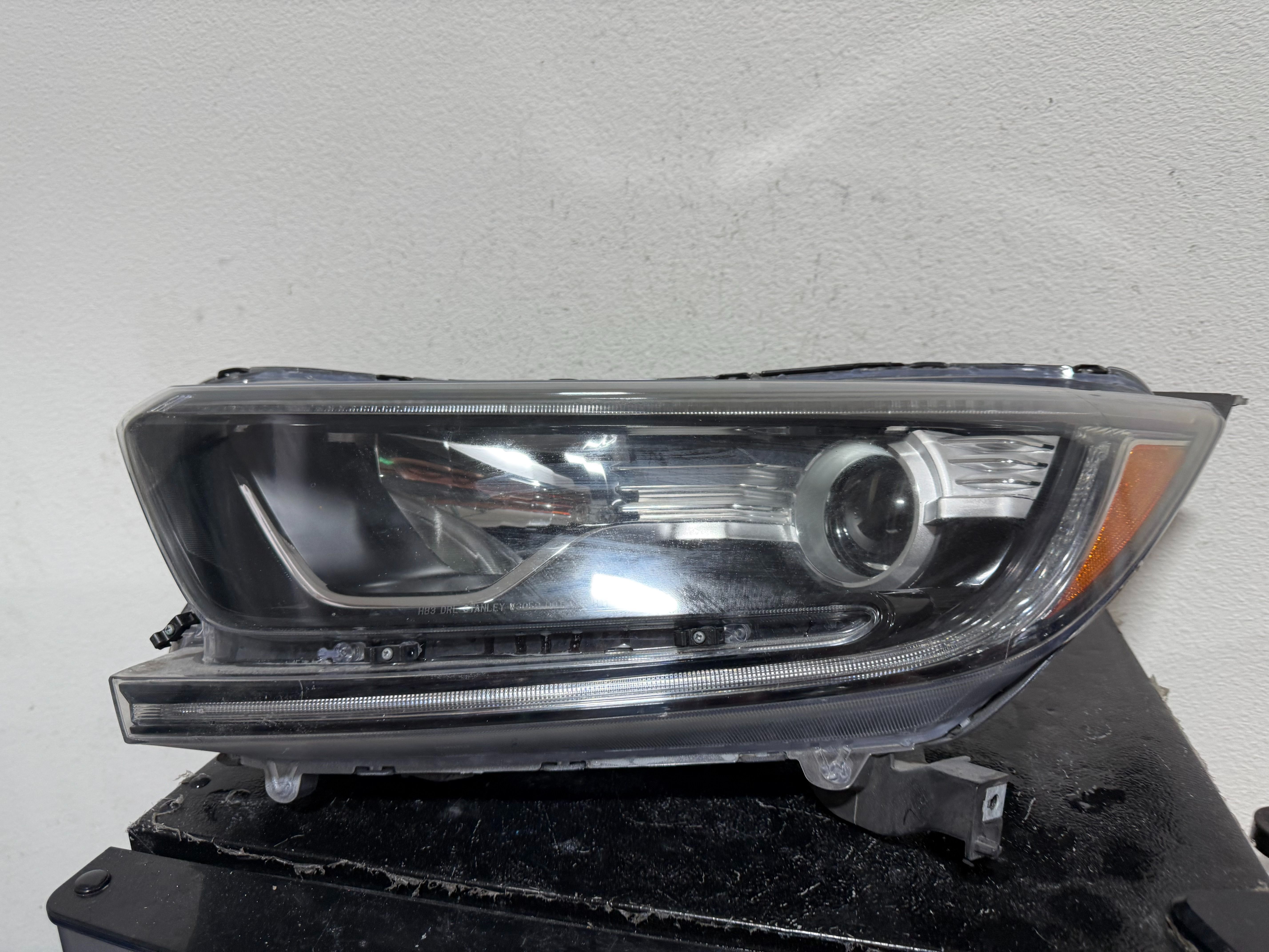 HONDA CRV LEFT HEADLIGHT 2019 