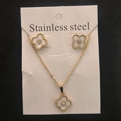 Clover Necklace & Earrings Set