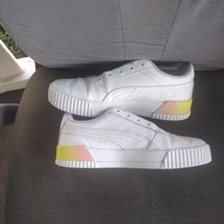 Girls Puma Tennis Shoes. Almost New