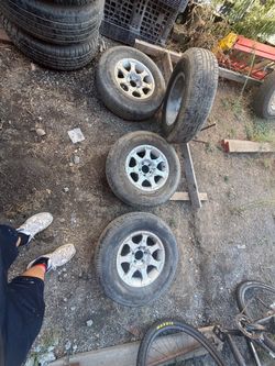 ST225/75R15
