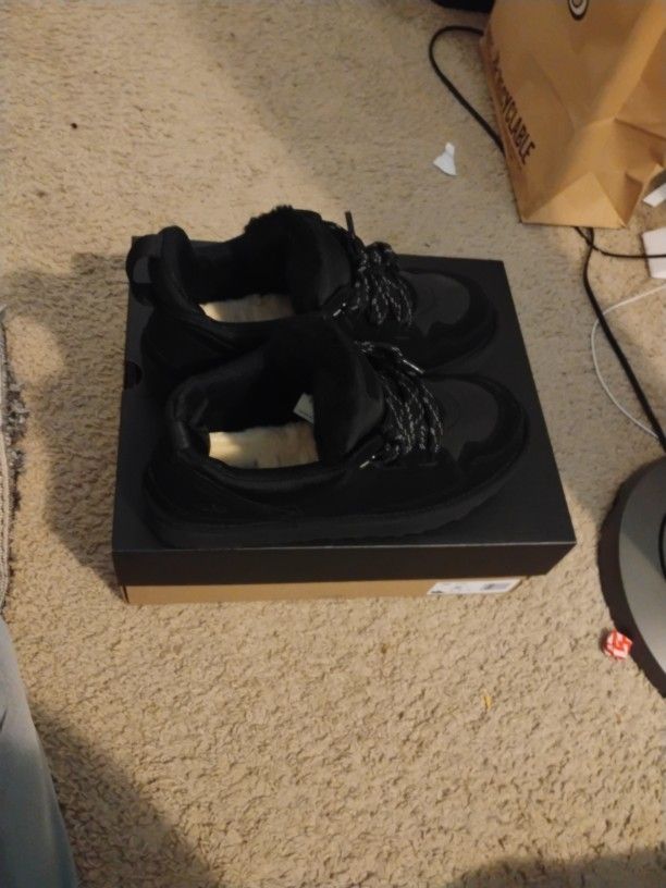 BRAND NEW MENS UGG $100