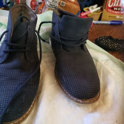 Boys Bluse Suade  Size 3 Dress Shoes