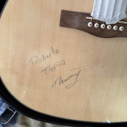 Roberto Tapia Fender Acoustic guitar