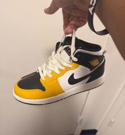 Nike Air Jordan 1 Mid Black White Yellow