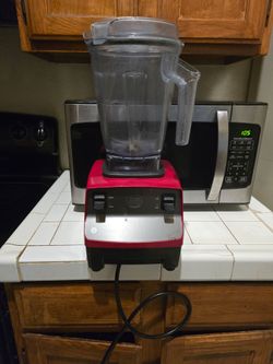 VITAMIX BLENDER