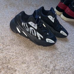 YEEZY BOOST 700 MNVN ‘TRIPLE BLACK’ 