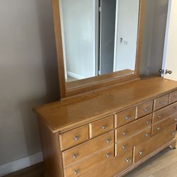 Dresser With Mirror 
