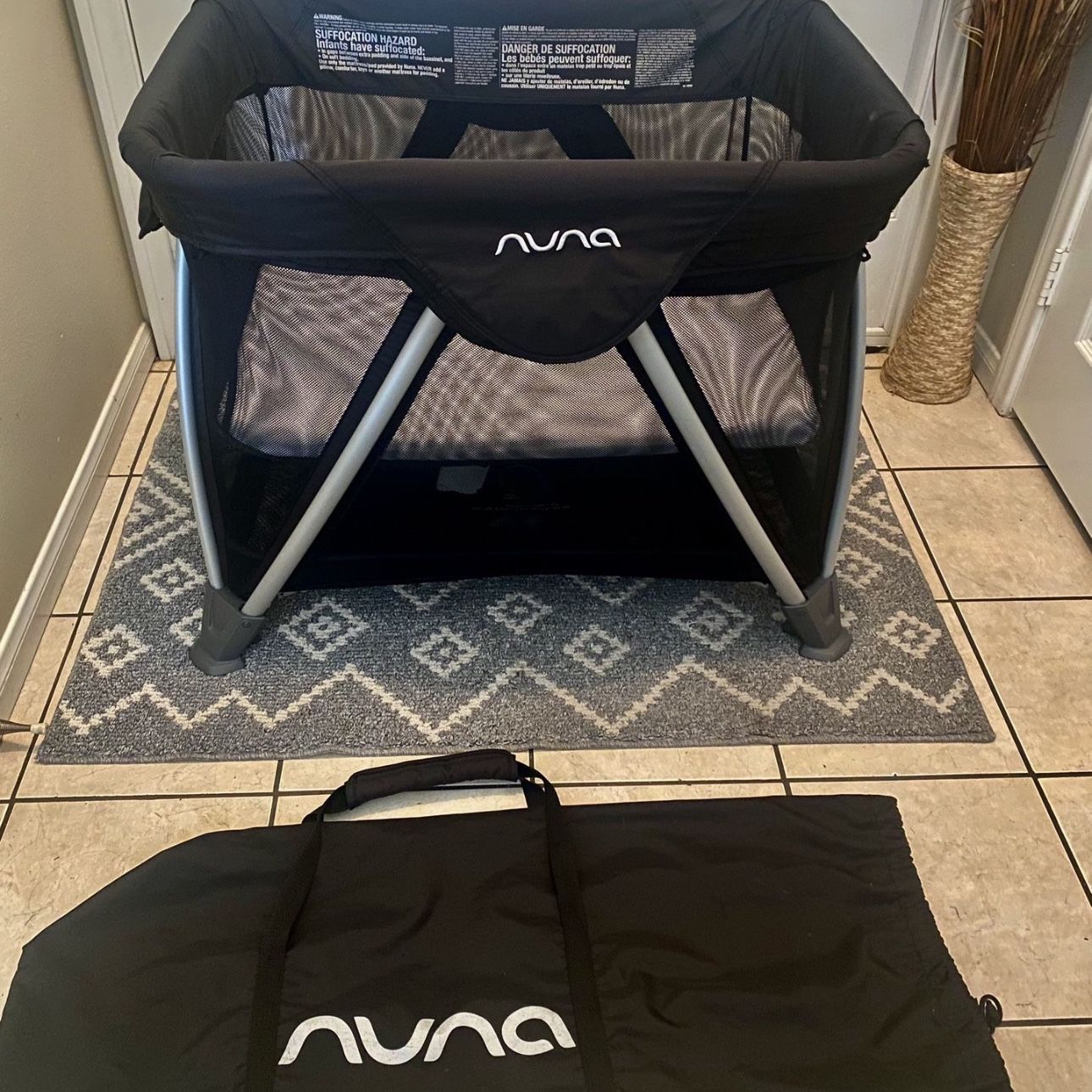 Nuna Mini Playpen/ Play Yard Black With Carry Bag Included 