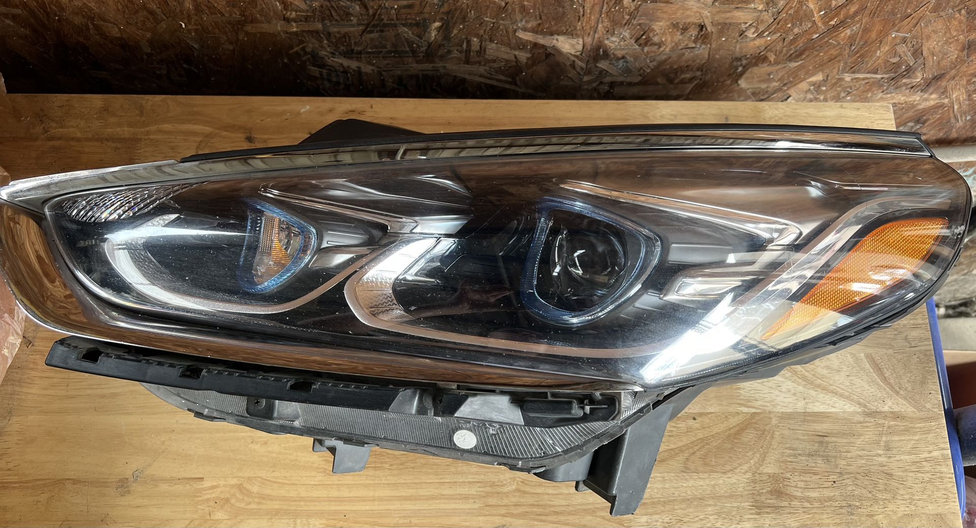18’-19’ Hyundai Sonata Hybrid Headlight