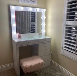 New Hollywood Vanity Set 
