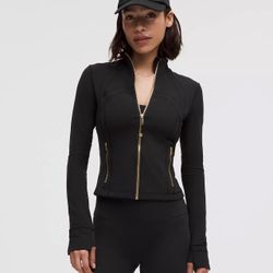Lululemon Define Cropped Jacket! 