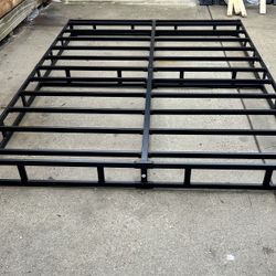 Full Size Metal Box Spring. Caja De Soporte Para Cama Tamano Full.