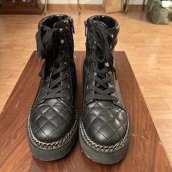 Black Boots 