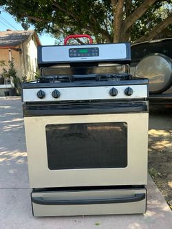 Gas Stove & Oven – Clean and Ready to Use!