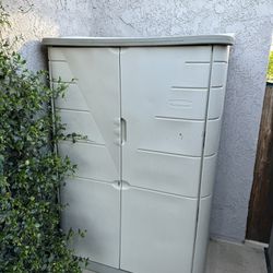 Rubbermaid outdoor Shed