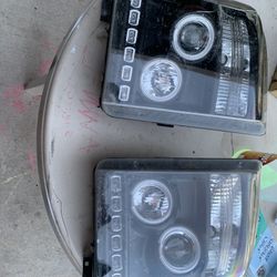 2016 Ford F-350 Platinum Headlights