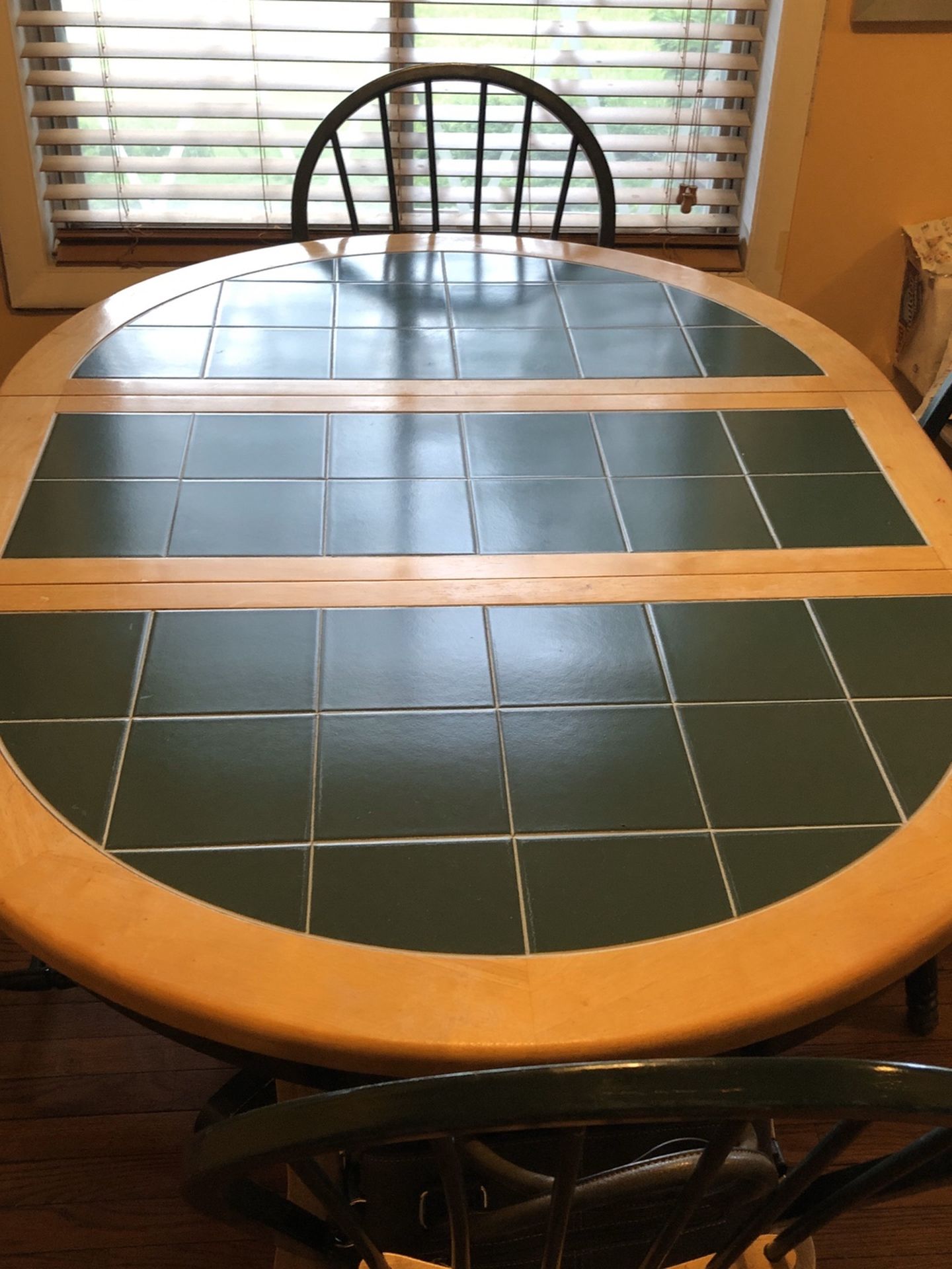 Dining/breakfast table