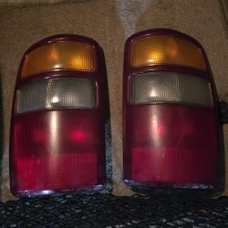 2002 CHEVY TAHOE TAILLIGHTS