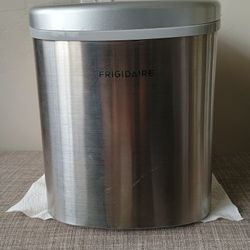Frigidaire Ice Maker Machine 