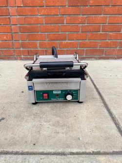 Waring WPG150 Single Commercial Panini Press w/ Cast Iron Grooved Plates, 120v