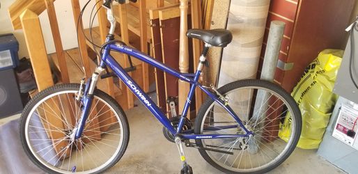 21- Speed Schwinn Bike BLUE