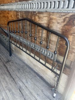 Queen Bed frame Bedframe Metal