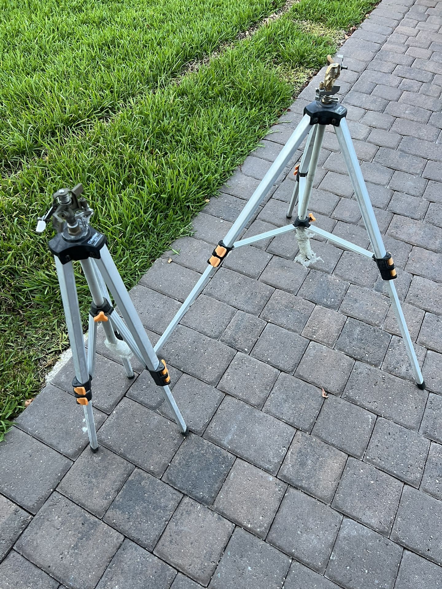 Deluxe Metal Pulsator Sprinkler with Tripod