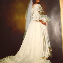  Wedding Dress Ivory Satin & Gorgeous Lace -worn Only Once, professionally preserved 