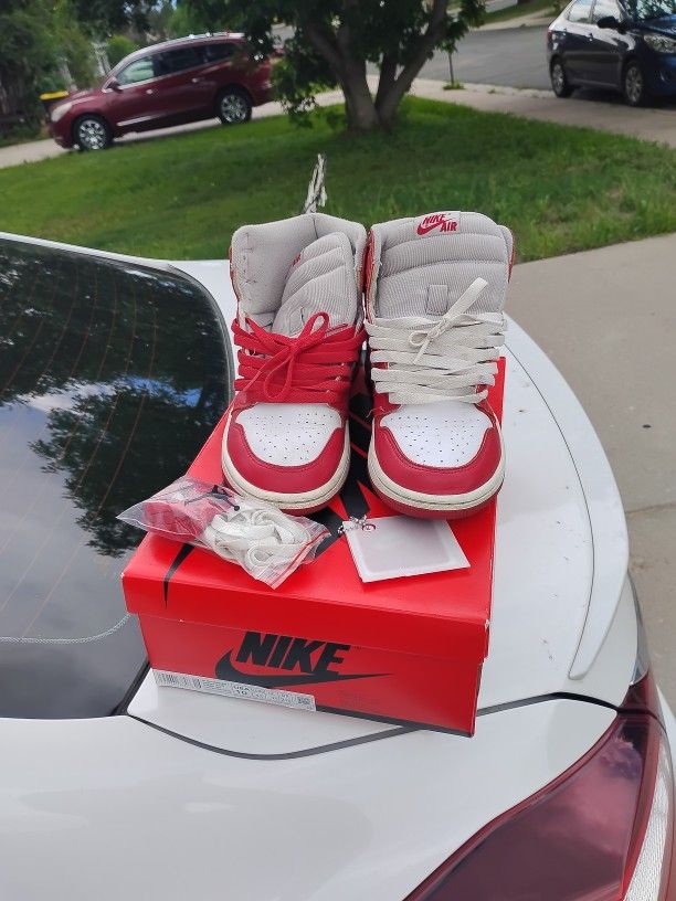 Jordan 1 Varsity Red