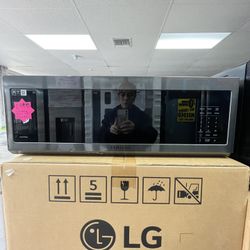 BLACK STAINLESS STEEL SAMSUNG MICROWAVE 