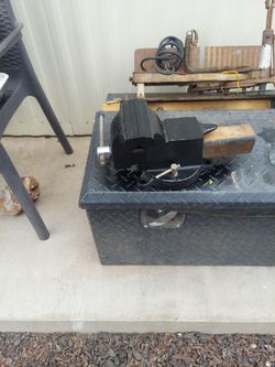 Heavy duty shop and mechanic bench vise 5inch wide 61/2 opening  first 75 takes