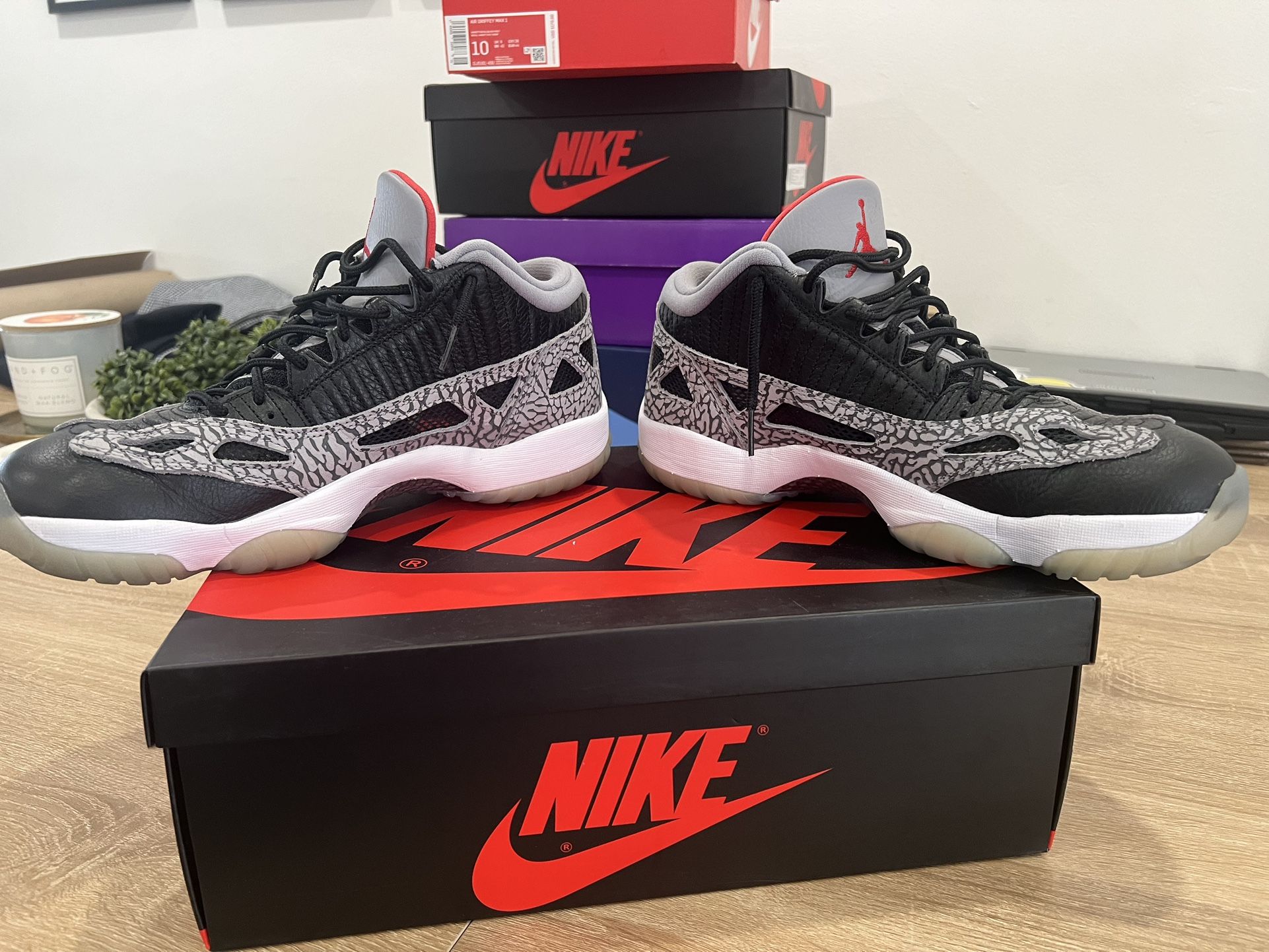 Jordan 11 Low ie Sz 10.5