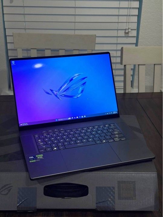Asus Rog Intel Ultra 9 W/RTX 5080