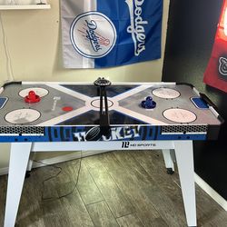 Air hockey table