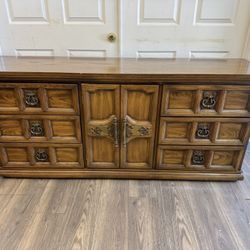Vintage 9-Drawer Dresser w/ Matching Mirrors – Solid Wood – Ornate Hardware