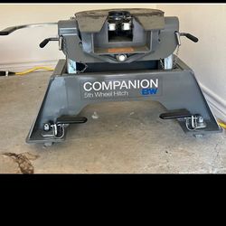 B&W 5th Wheel Hitch $600.00