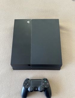 PlayStation 4 Complete Bundle Super Nice Condition