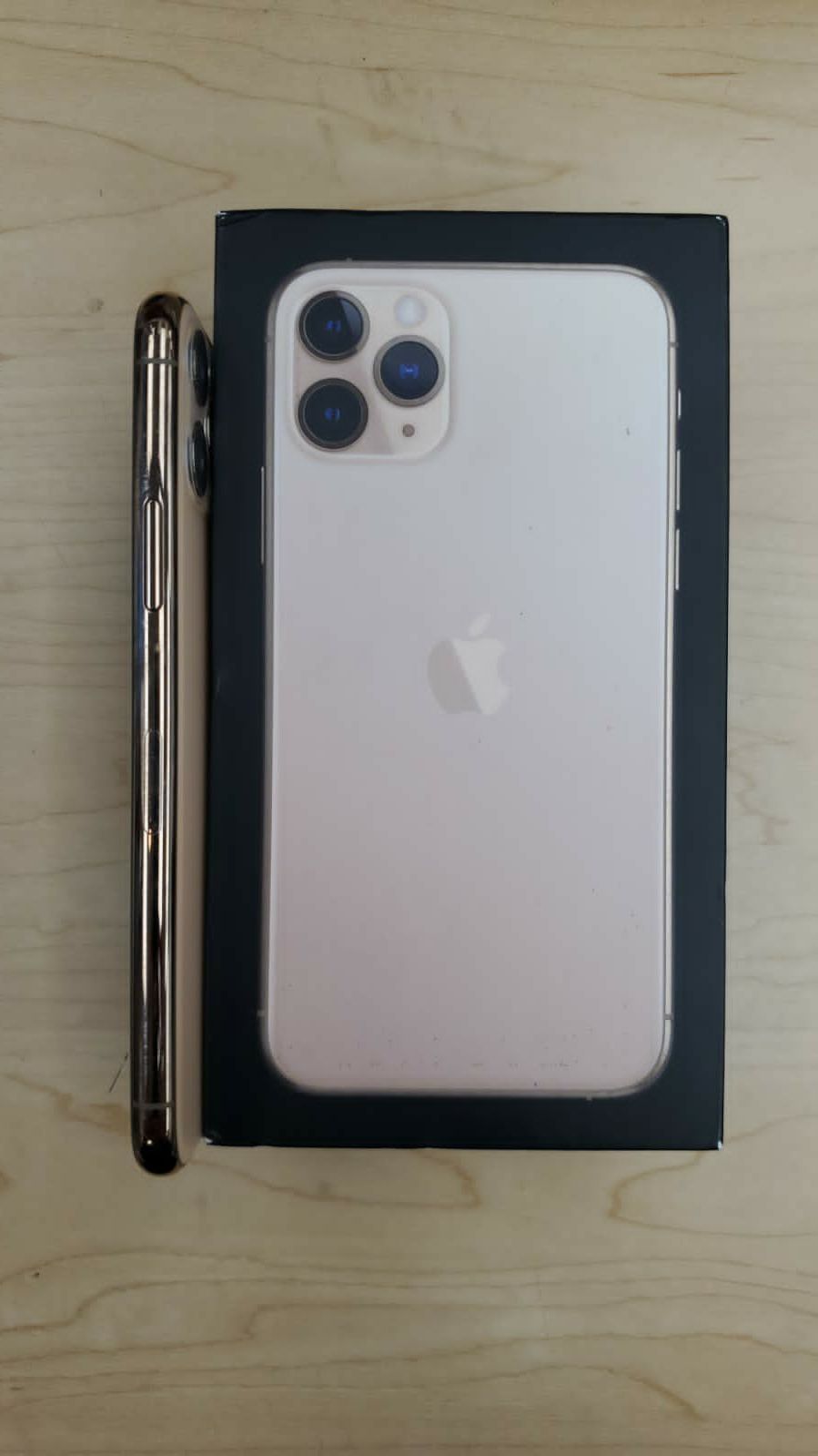 iPhone 11 Pro 64GB Unlocked work with any Carrier's ( Guaranteed original phone / Selling from the Store )