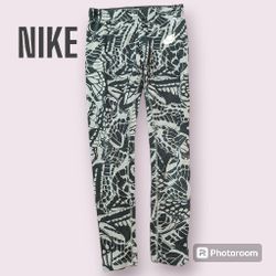 Nike Butterfly Patterned Leggings in Grey & Black. Juniors Size L, Women's S. 