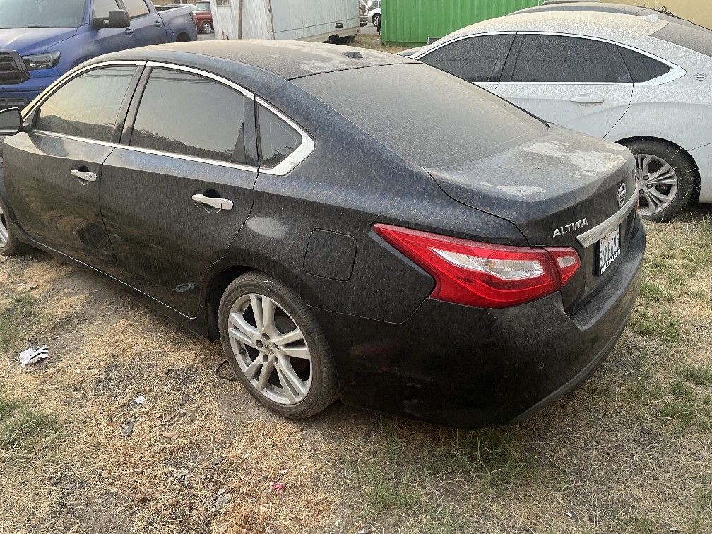 Parts 2016 Nissan Altima Parting Out
