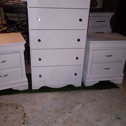 Dresser with 2 nightstands